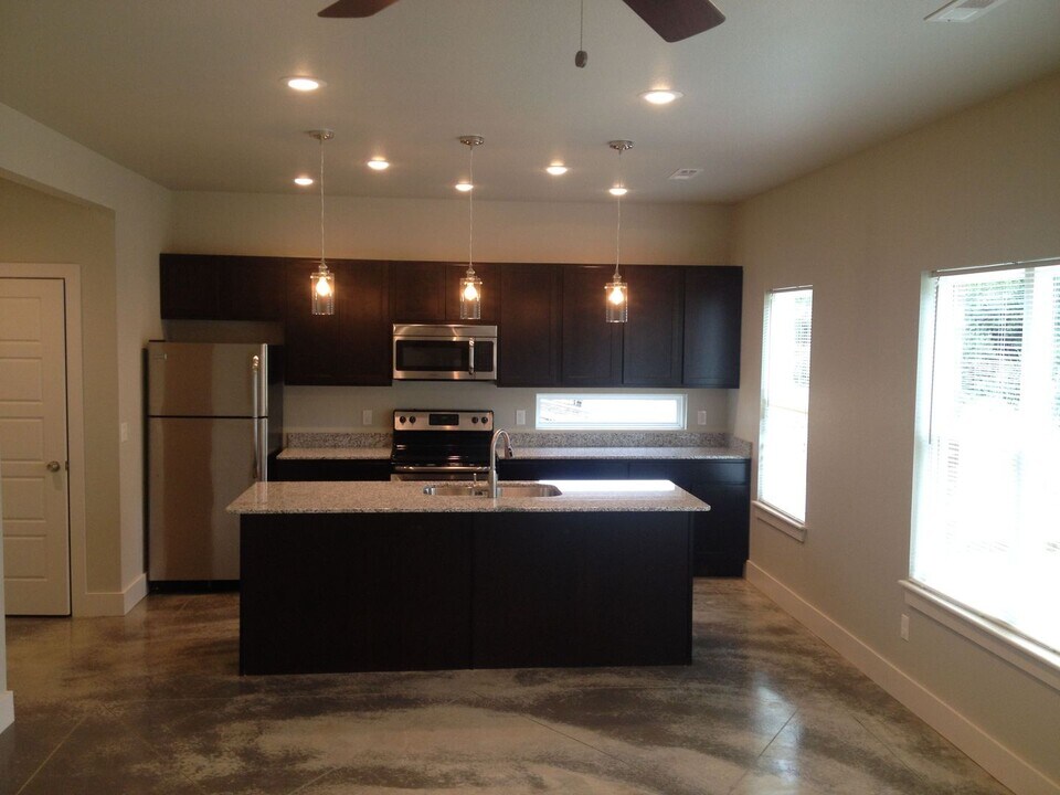 2716-2718 Wildwood Dr in Fayetteville, AR - Building Photo