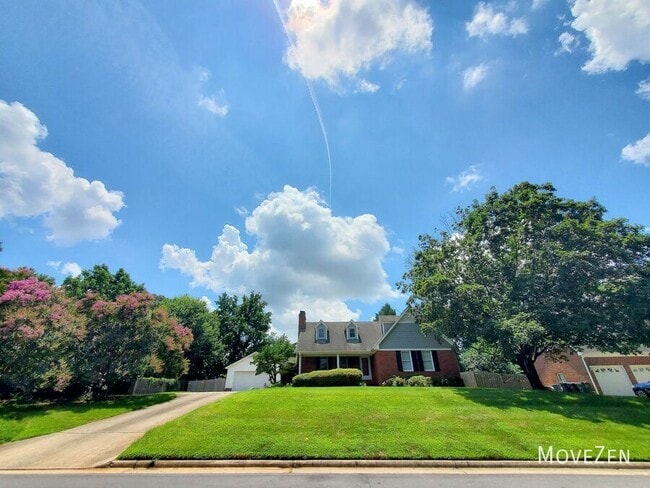 5307 Pondfield Dr in Greensboro, NC - Building Photo - Building Photo