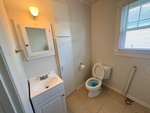 1104 11th St in Lake Charles, LA - Building Photo - Building Photo