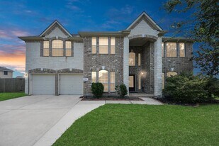 8602 Briar Oaks Ln in Baytown, TX - Building Photo