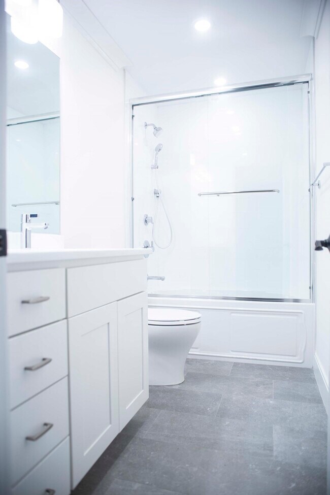 53 Quint Ave, Unit 3 in Boston, MA - Foto de edificio - Building Photo