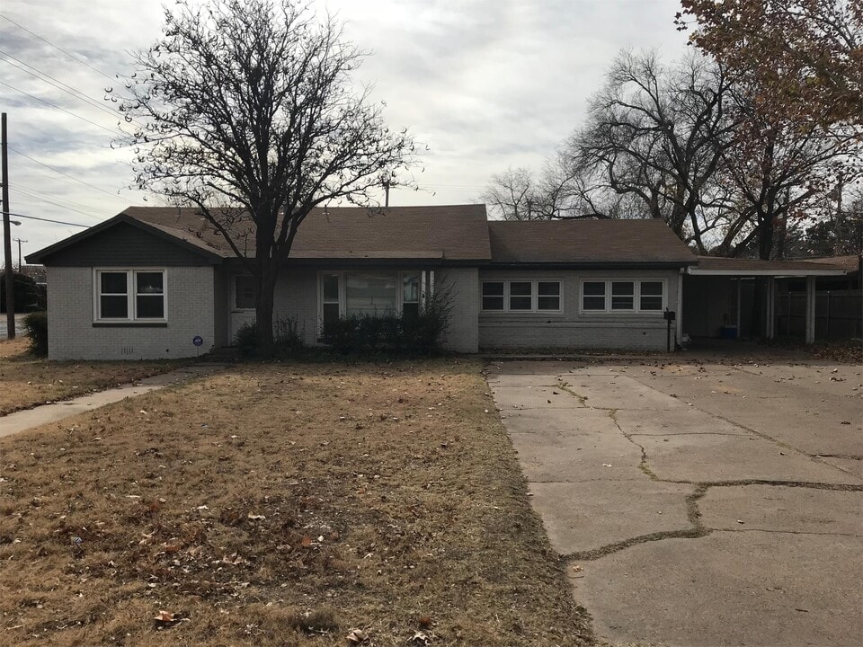 4401 17th St in Lubbock, TX - Building Photo