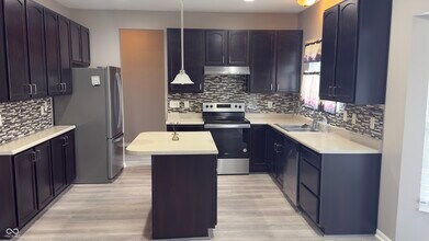 2244 McGregor Ct in Avon, IN - Building Photo - Building Photo