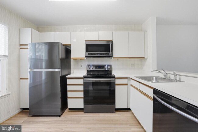 2844 Yarling Ct in Falls Church, VA - Building Photo - Building Photo