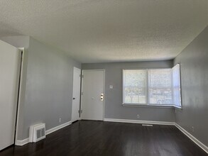10110 Tappan Dr in St. Louis, MO - Building Photo - Building Photo