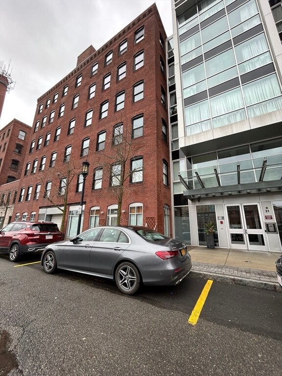 21 Wormwood St in Boston, MA - Building Photo - Building Photo
