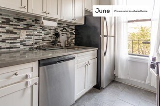 Room in Shared 4 bed/1 bath home, Unit B in New York, NY - Building Photo - Building Photo