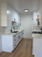 Buena Capri Apartments in Buena Park, CA - Foto de edificio - Building Photo