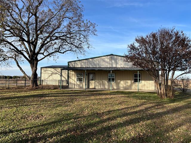 8313 US-377 in Collinsville, TX - Building Photo