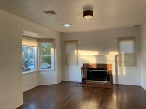 2826 El Nido Dr in Altadena, CA - Building Photo - Building Photo