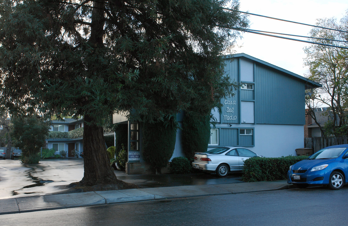 417 Del Medio Ave in Mountain View, CA - Foto de edificio