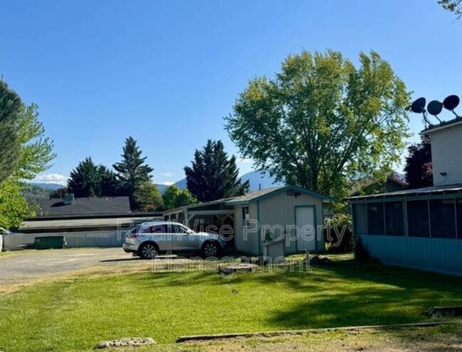 1628 Leonard Rd in Grants Pass, OR - Building Photo - Building Photo