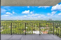 780 NE 69th St, Unit 1603 in El Portal, FL - Foto de edificio - Building Photo