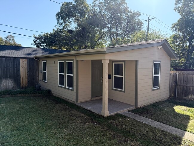 3229 Odessa Ave, Unit Detached Apartment