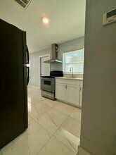 614 N E St in Lake Worth Beach, FL - Building Photo - Building Photo