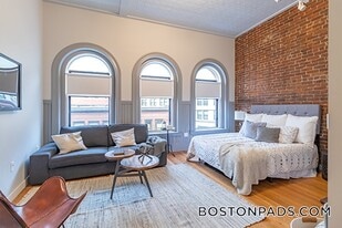 145 Munroe St in Lynn, MA - Building Photo