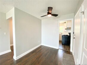 208 Point Beach Dr in Milford, CT - Building Photo - Building Photo