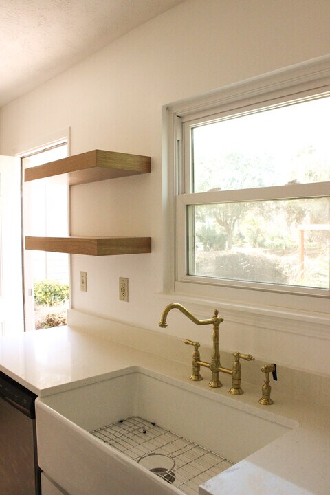 1202 Hibiscus St in Atlantic Beach, FL - Foto de edificio