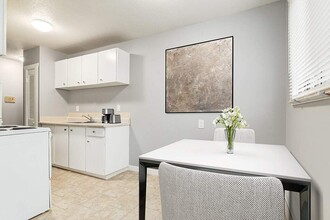 Linda Manor in Edmonton, AB - Building Photo - Building Photo