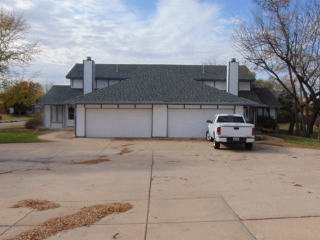 6908 E Farmview St in Wichita, KS - Building Photo