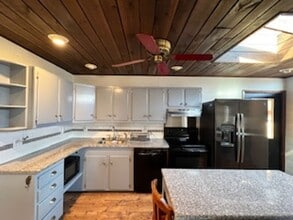 257 Hillcrest Ave in Conshohocken, PA - Building Photo - Building Photo