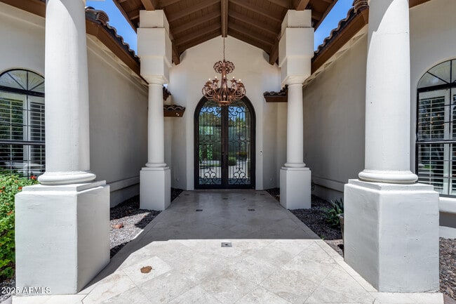 8303 N 61st Pl in Paradise Valley, AZ - Building Photo - Building Photo