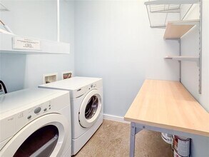 1111 S Akard St in Dallas, TX - Building Photo - Building Photo