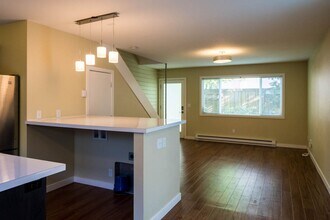 121-125 NE 24th Ave-Unit -125 in Portland, OR - Building Photo - Building Photo