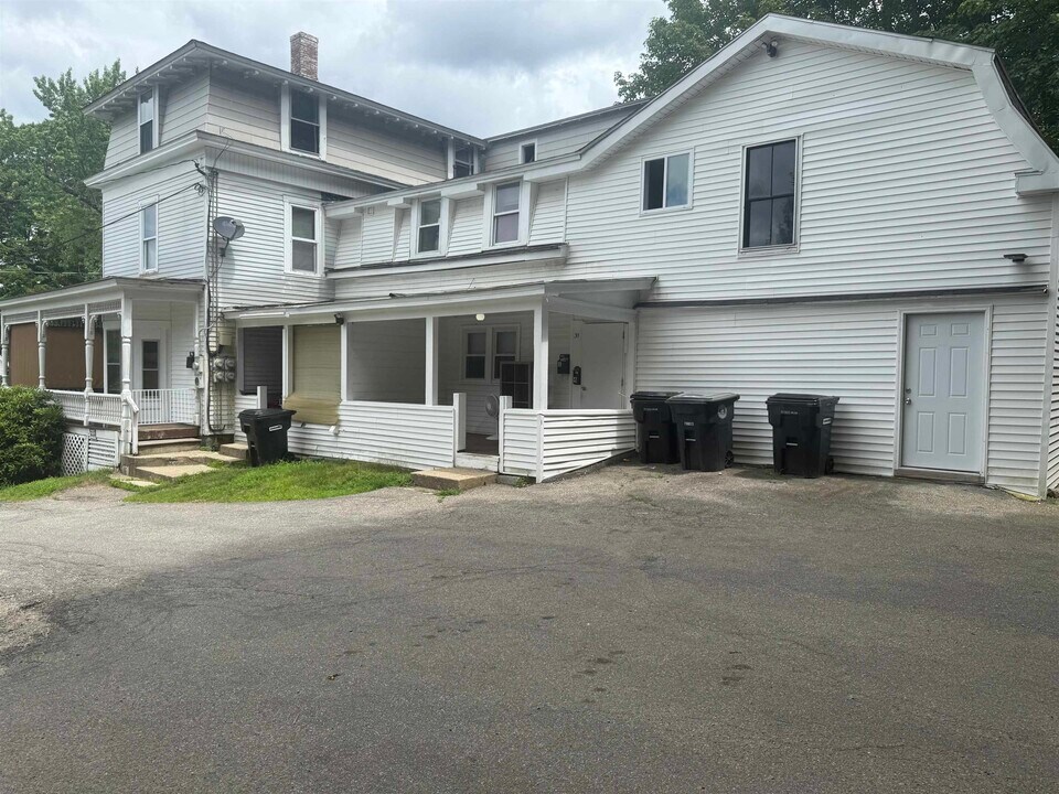 31 Pleasant St in Franklin, NH - Building Photo