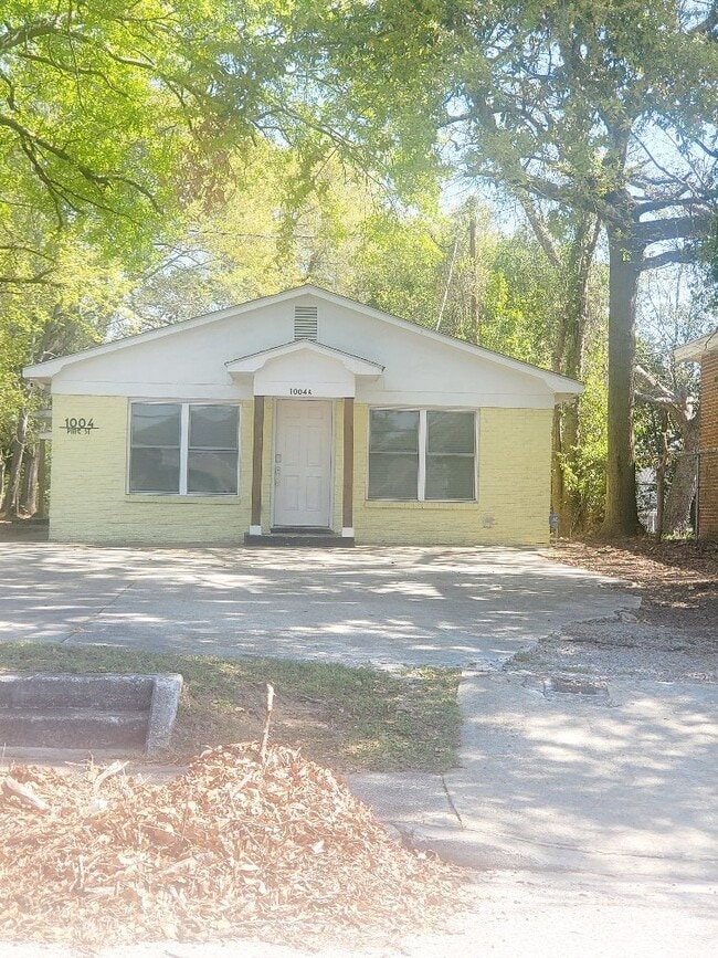 1004 Pine St
