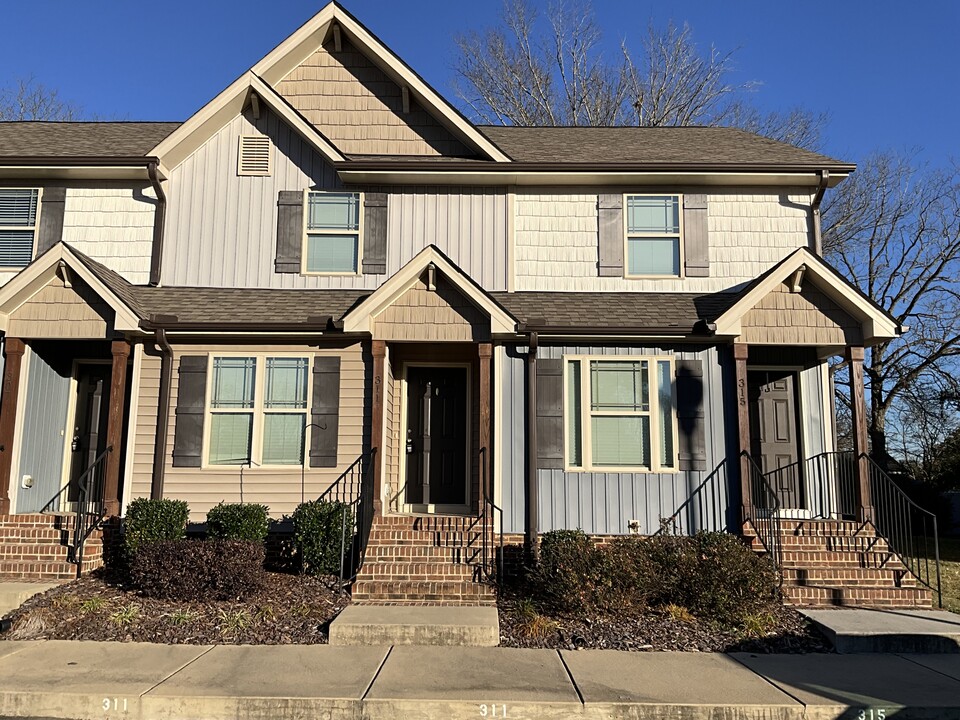 311 S Church St in Coats, NC - Building Photo