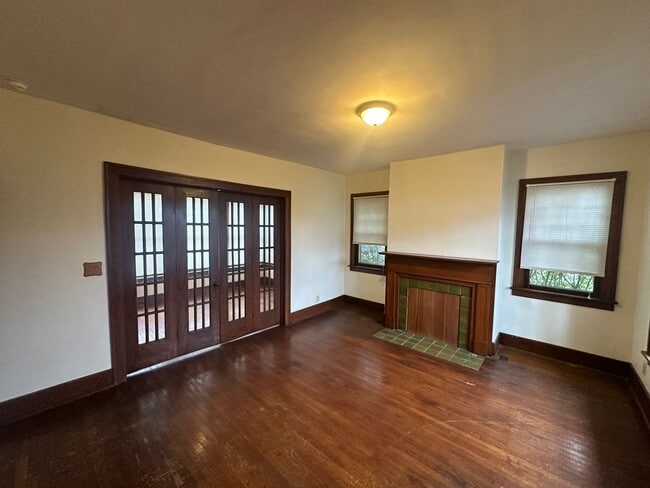 218 College Ave in Grove City, PA - Building Photo - Building Photo