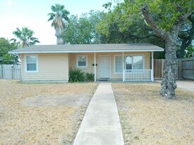 749 Westchester Dr in Corpus Christi, TX - Building Photo