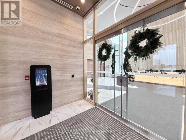 27 McMahon Dr in Toronto, ON - Building Photo - Building Photo