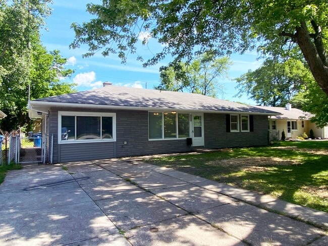 property at 9608 W Ridgewood Dr