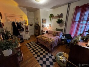 16 Davis Ave, Unit 16 Davis Ave in Brookline, MA - Foto de edificio - Building Photo