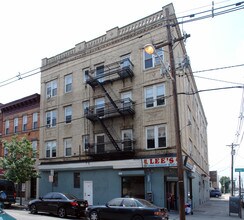 63 Poplar St in Jersey City, NJ - Building Photo - Building Photo