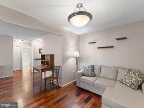 4500 S Four Mile Run Dr in Arlington, VA - Building Photo - Building Photo