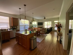 17620 Sydni Ct in Lake Oswego, OR - Building Photo - Building Photo