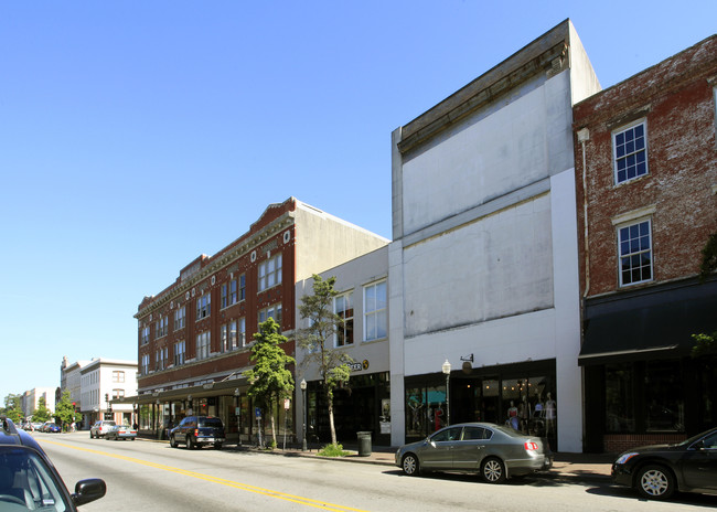 110 W Broughton St in Savannah, GA - Building Photo - Building Photo