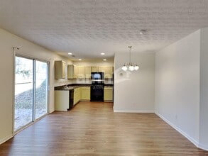 330 Meadows Ln in Canton, GA - Building Photo - Building Photo