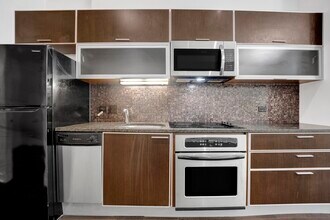 660 W Wayman St in Chicago, IL - Building Photo - Building Photo