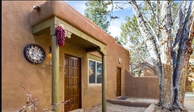 226 Kit Carson Rd in Taos, NM - Building Photo - Building Photo