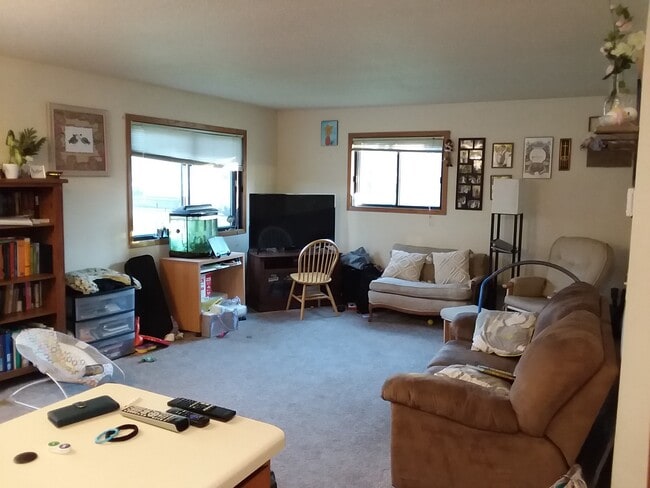 608 Walden Ct, Unit B in Altoona, WI - Building Photo - Building Photo