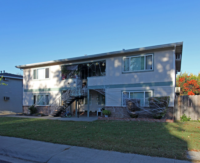 1813 Piedmont Way in Roseville, CA - Foto de edificio - Building Photo