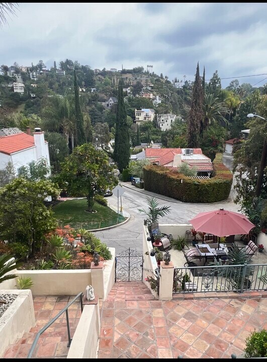 5934 Manola Way in Los Angeles, CA - Building Photo