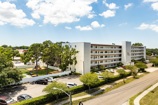 Park Plaza in Pinellas Park, FL - Building Photo - Building Photo