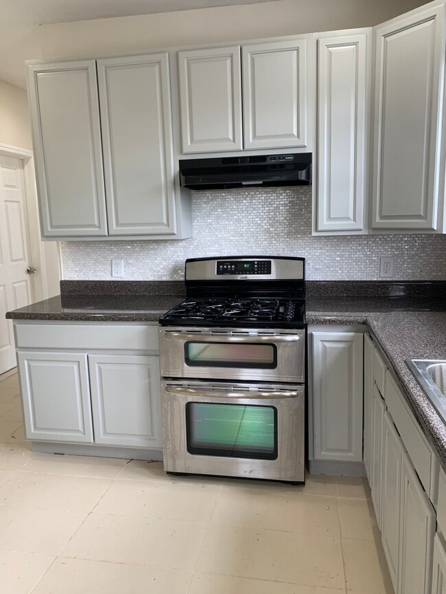 69 Schley St, Unit 1 in Newark, NJ - Building Photo - Building Photo