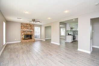 2110 Hilton Head Dr in Missouri City, TX - Building Photo - Building Photo
