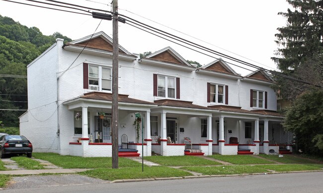 1913 Bluefield Ave in Bluefield, WV - Foto de edificio - Building Photo